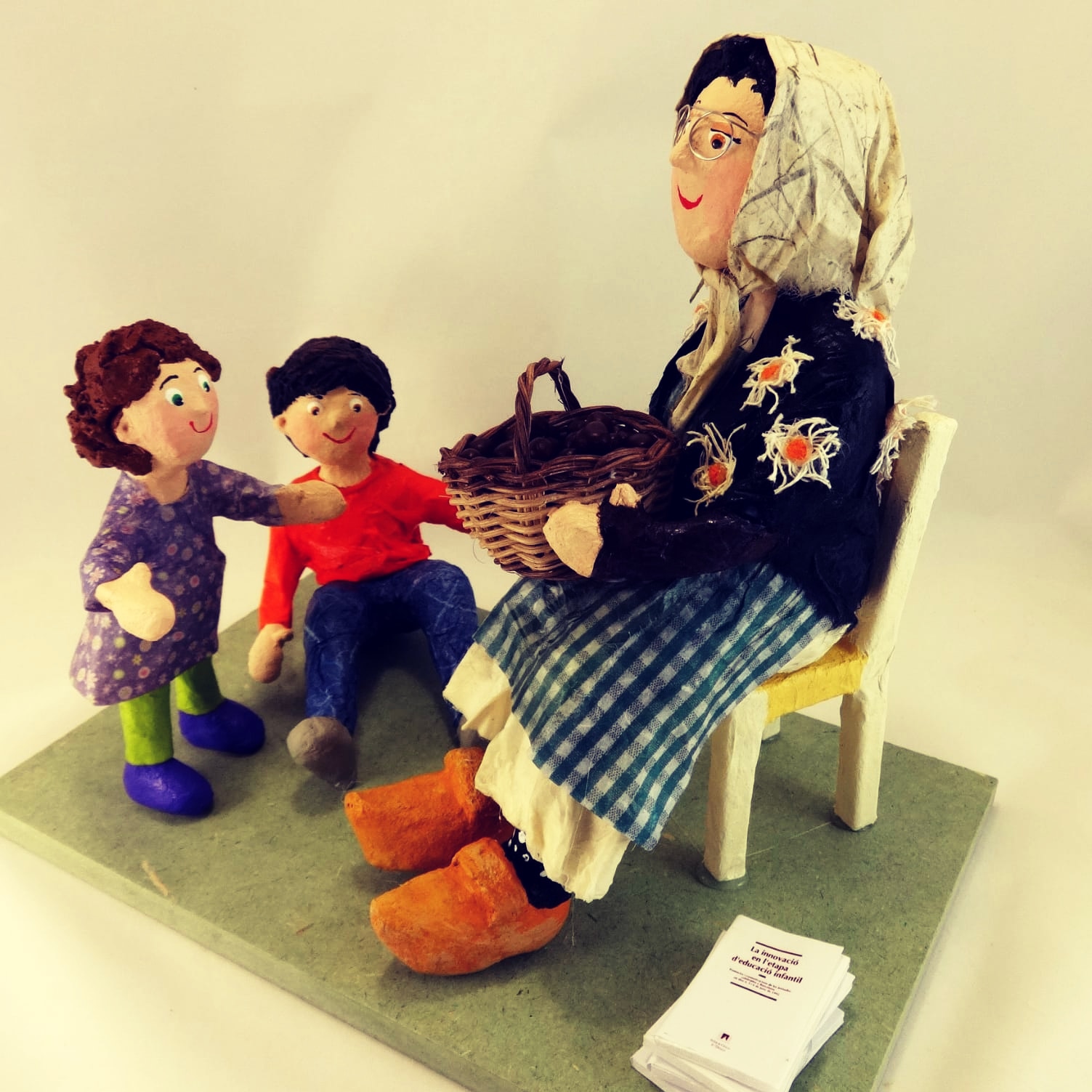 FIGURES PERSONALITZADES: Mestres, cuinera, conserge,....